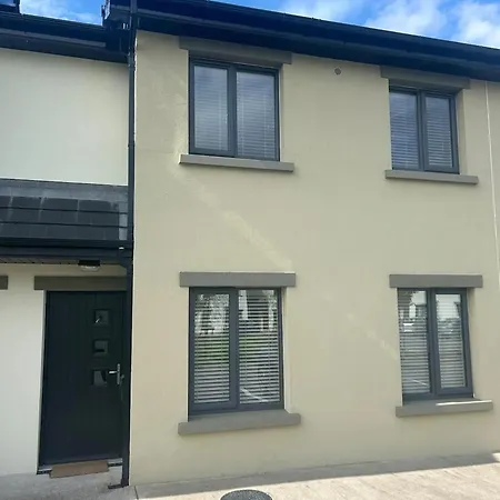 Spacious Family In With Garden كيلارني